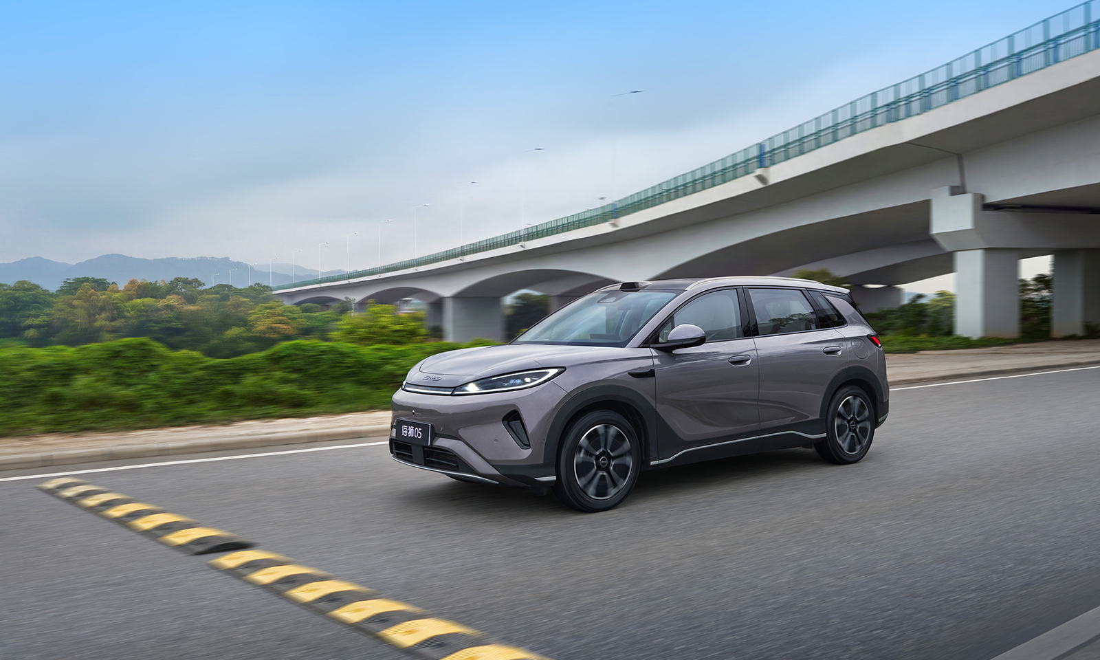 BYD Super DM: як влаштований гібрид з пріоритетом електротяги